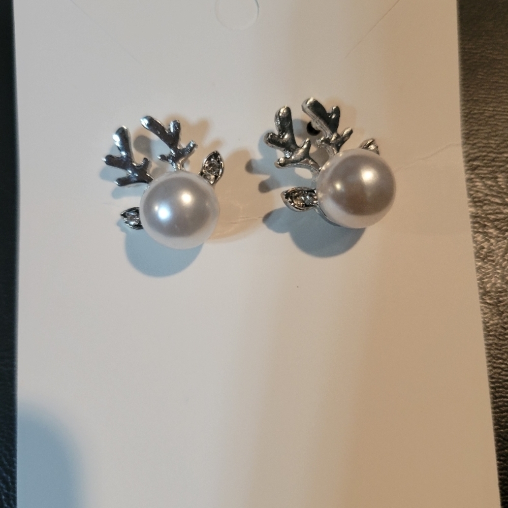 Elegant Silver Pearl Earrings